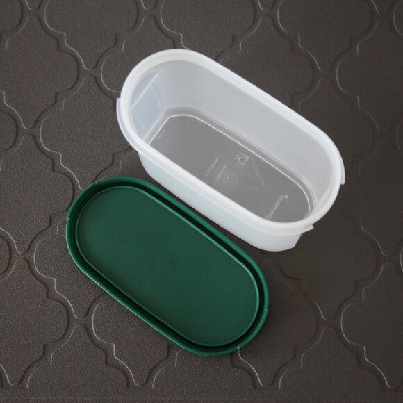 4 3/4 cups Tupperware Container - Picture 6 of 10